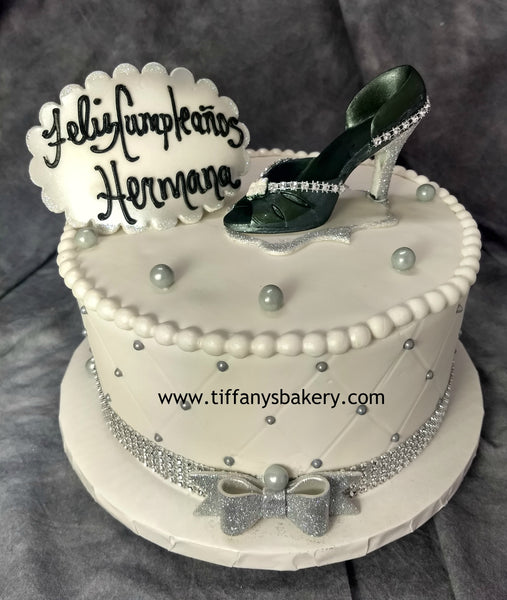 Fondant Covered Diamond Quilted Round Cake with Flowers